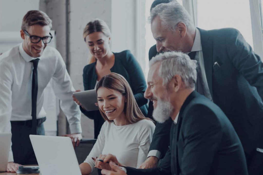 Managed Services Team helping woman on laptop